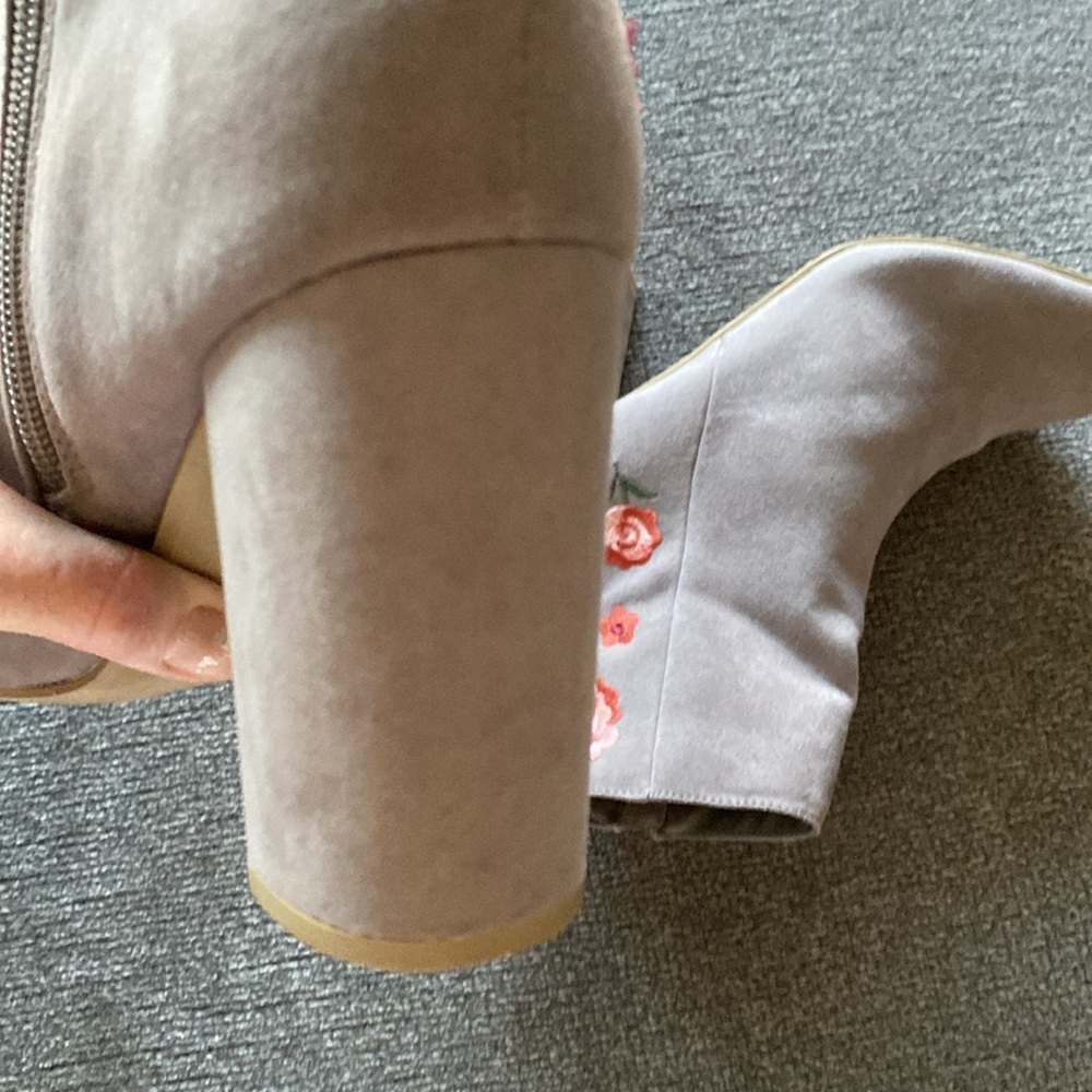 Report Macy’s Suede Embroidered Suede Heel Ankle Bootie Boot Zara 10 NWOT - Picture 6 of 15